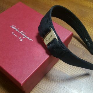 サルヴァトーレフェラガモ(Salvatore Ferragamo)の【箱つき】Ferragamo　ヴァラカチューシャ(カチューシャ)