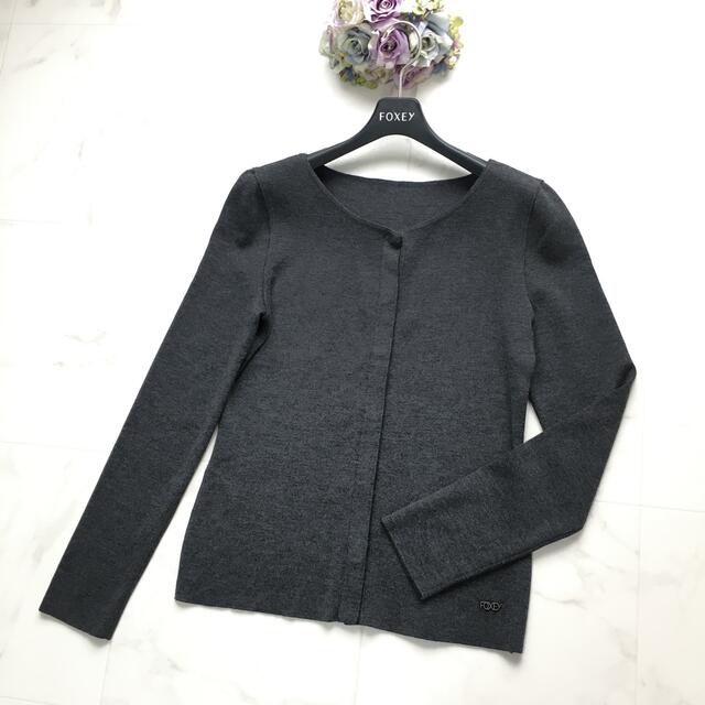 美品　FOXEY フォクシー　ストレッチウール　ロゴプレート　カーディガン