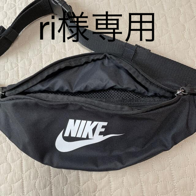 NIKE(ナイキ)のNIKE ボディバック レディースのバッグ(ボディバッグ/ウエストポーチ)の商品写真