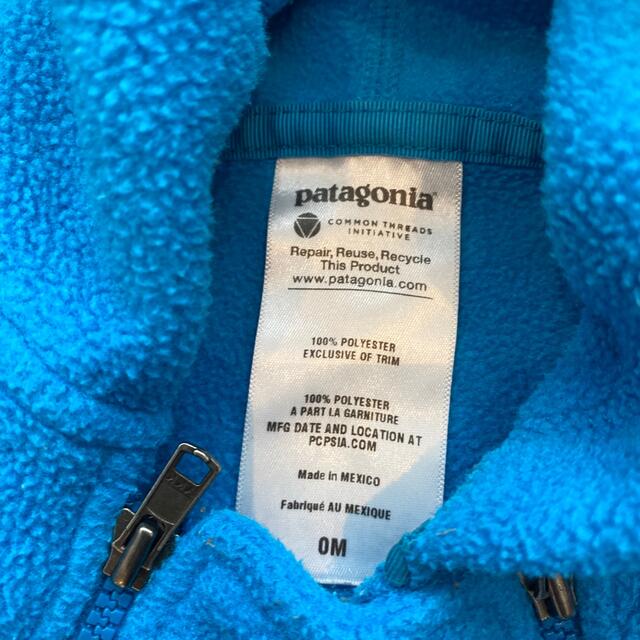 patagonia(パタゴニア)のレア廃盤デザインパタゴニアベビー用フリースブルー キッズ/ベビー/マタニティのベビー服(~85cm)(ジャケット/コート)の商品写真