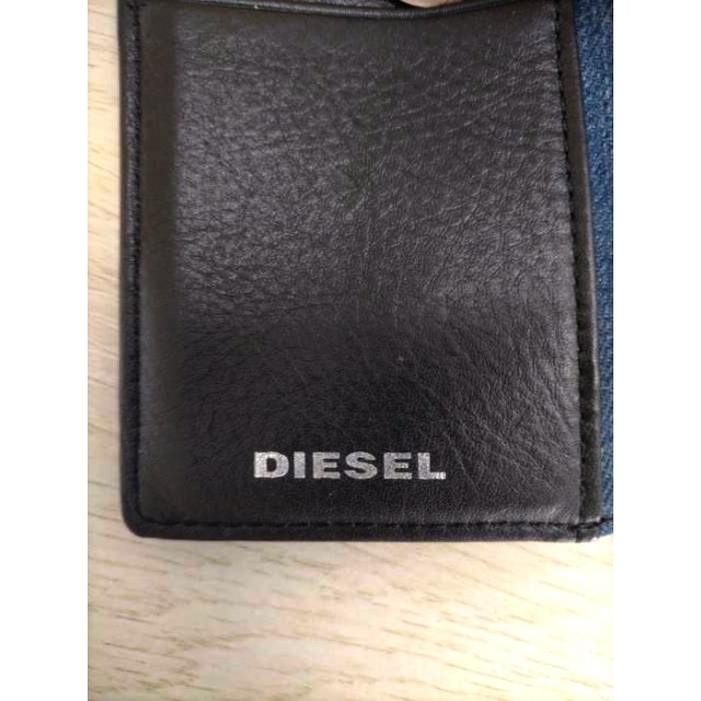 DIESEL(ディーゼル)のDIESEL(ディーゼル) ロゴ三つ折りレザー財布 メンズ 財布・ケース メンズのファッション小物(折り財布)の商品写真