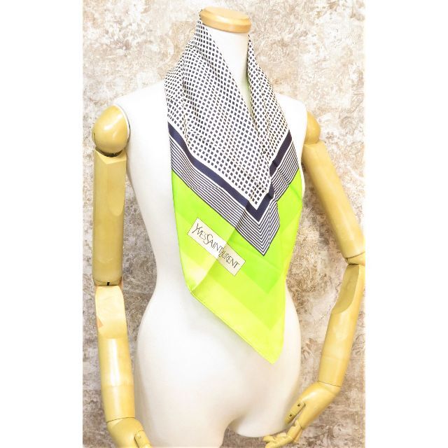 Saint Laurent(サンローラン)のイヴサンローラン　シルクスカーフ　Yves Saint Laurent レディースのファッション小物(バンダナ/スカーフ)の商品写真