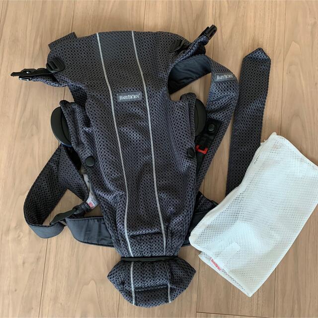 BABYBJORN(ベビービョルン)の収納袋付き！ベビービョルン☆ベビーキャリア ミニ☆メッシュ キッズ/ベビー/マタニティの外出/移動用品(抱っこひも/おんぶひも)の商品写真