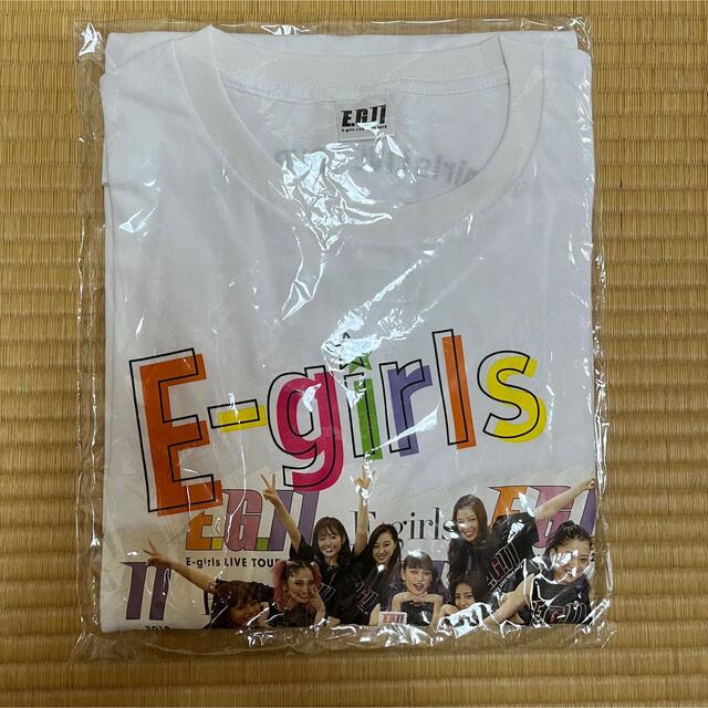 E-girls(イーガールズ)のE-girls フォトTシャツ エンタメ/ホビーのタレントグッズ(その他)の商品写真