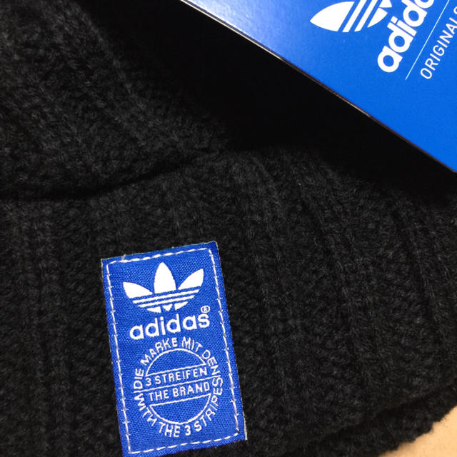 adidas(アディダス)の【新品】タグ付き アディダスオリジナルスト 黒色 ニット帽 レディースの帽子(ニット帽/ビーニー)の商品写真