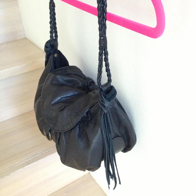 LAZY SUSAN(レイジースーザン)のレイジースーザン☆フリンジ柔らか革バッグ レディースのバッグ(ハンドバッグ)の商品写真