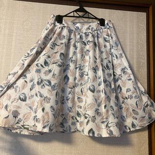マジェスティックレゴン(MAJESTIC LEGON)の花柄　スカート(ひざ丈スカート)