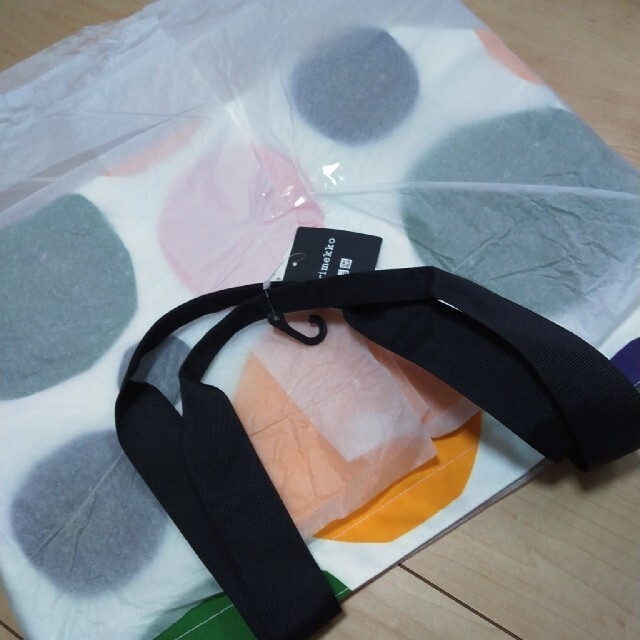 marimekko(マリメッコ)の新品未使用　ユニクロコラボ　マリメッコ　トートバッグ レディースのバッグ(トートバッグ)の商品写真