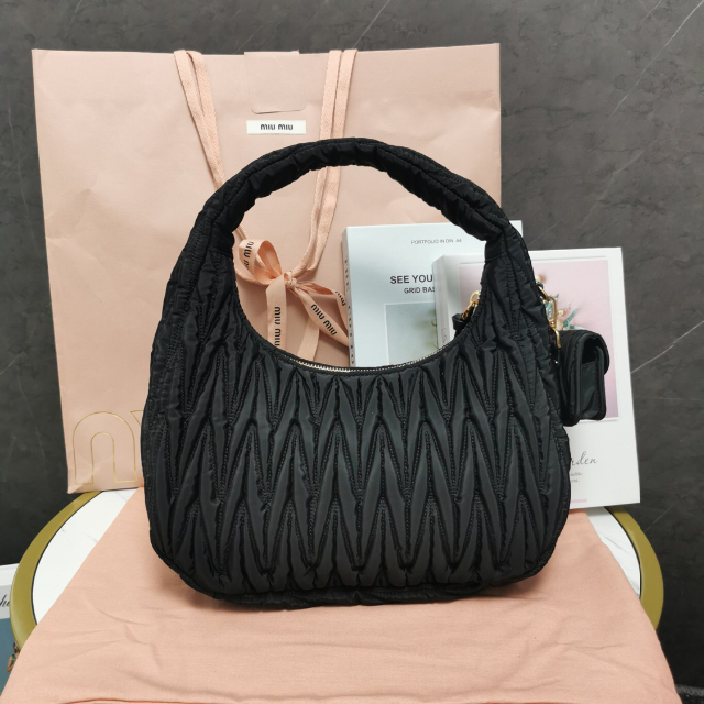 ミュウ 美品 miu miu ミュウミュウ マテラッセ ハンドバッグ ベージュ