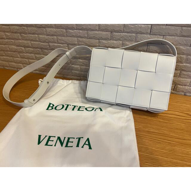 Bottega Veneta(ボッテガヴェネタ)のbottega veneta カセットショルダーバッグ　新品未使用 レディースのバッグ(ショルダーバッグ)の商品写真