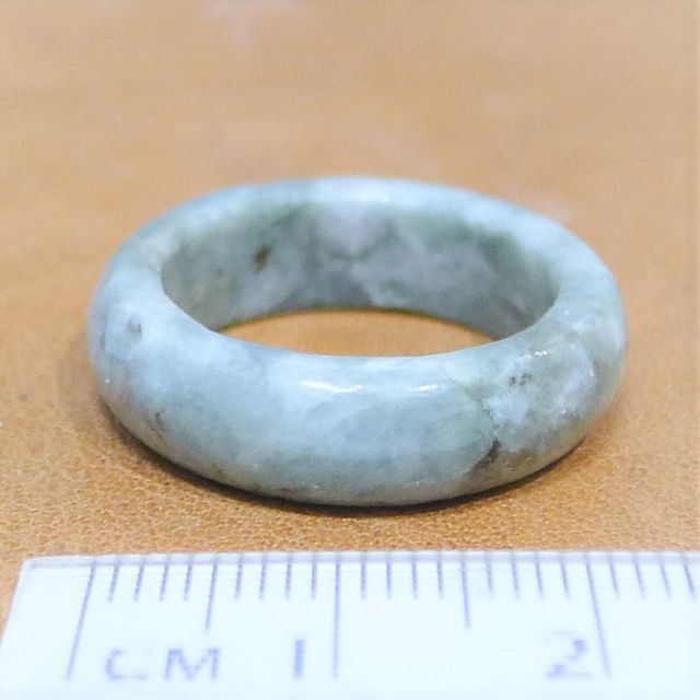 J771　ヒスイ　翡翠　リング　指輪　19号　ミャンマー　ジェイド　ジェダイト　 レディースのアクセサリー(リング(指輪))の商品写真