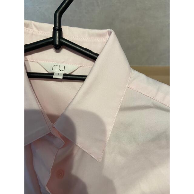 RU(アールユー)のワイシャツ　ピンク　丸井 レディースのトップス(シャツ/ブラウス(長袖/七分))の商品写真