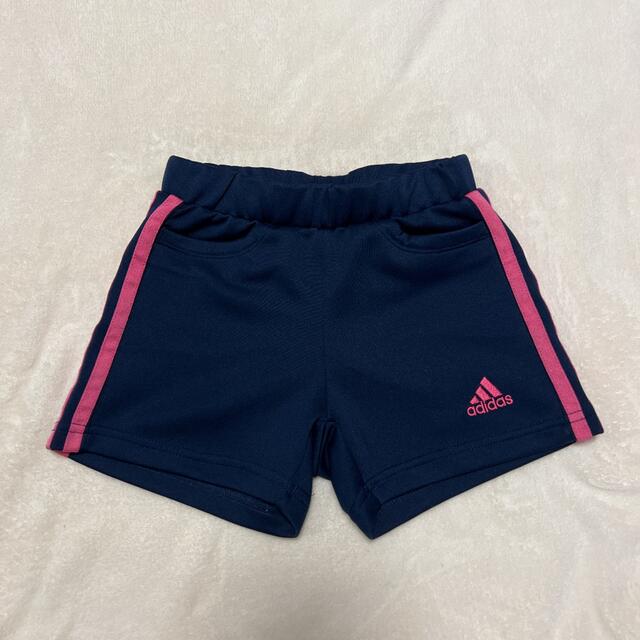 adidas(アディダス)のadidas アディダス ショートパンツ　100cm キッズ/ベビー/マタニティのキッズ服女の子用(90cm~)(パンツ/スパッツ)の商品写真