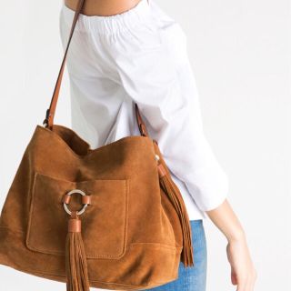 ザラ(ZARA)のZARA  美品 タッセル付きレザー巾着バック(ショルダーバッグ)