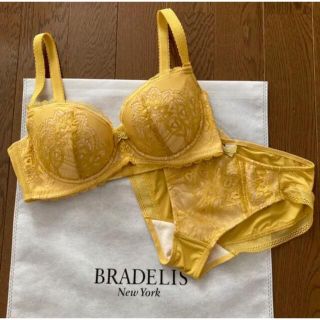 ブラデリスニューヨーク(BRADELIS New York)のD70イエロー。ブラデリスニューヨークステップ2ブラジャー、ショーツM(ブラ&ショーツセット)