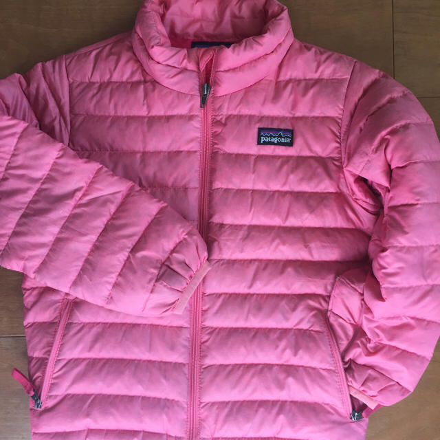 patagonia(パタゴニア)のpatagpnia ダウン　セーター　4T　100-110㎝ キッズ/ベビー/マタニティのキッズ服女の子用(90cm~)(ジャケット/上着)の商品写真