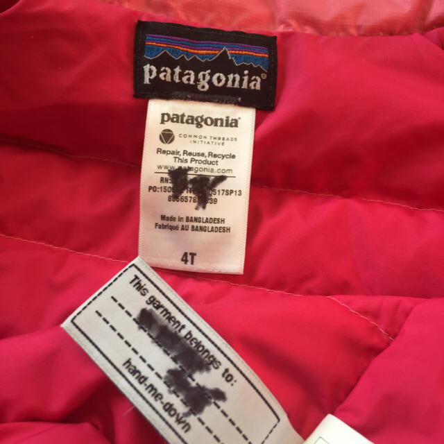 patagonia(パタゴニア)のpatagpnia ダウン　セーター　4T　100-110㎝ キッズ/ベビー/マタニティのキッズ服女の子用(90cm~)(ジャケット/上着)の商品写真