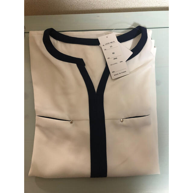青山(アオヤマ)のブラウス   レディース　トップス　白　ホワイト　スーツの青山　新品未使用 レディースのトップス(シャツ/ブラウス(長袖/七分))の商品写真