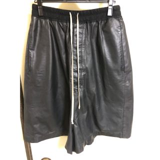 リックオウエンス(Rick Owens)のリックオウエンス　レザーショーツ(ショートパンツ)