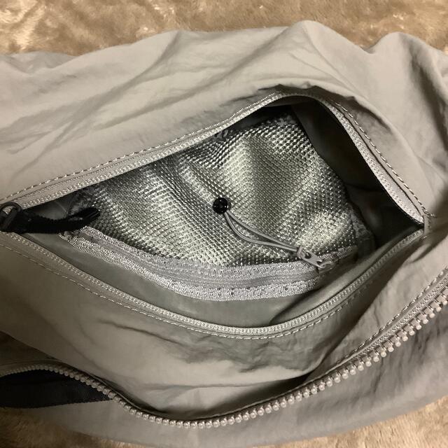 lululemon(ルルレモン)のルルレモン　Fast track bag ショルダーバッグ　バッグ スポーツ/アウトドアのトレーニング/エクササイズ(ヨガ)の商品写真