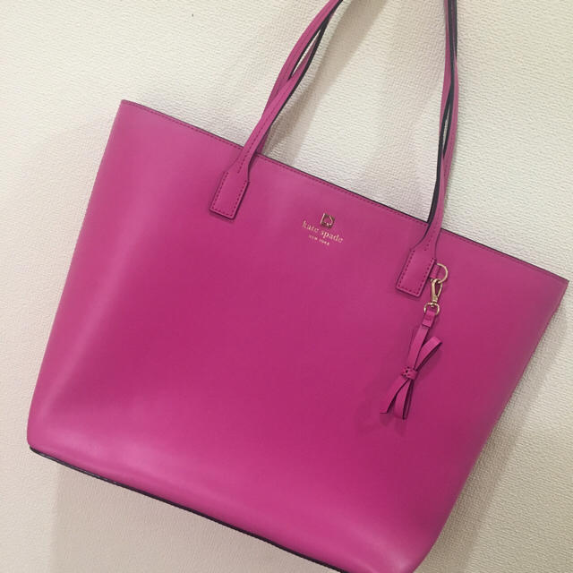 kate spade new york(ケイトスペードニューヨーク)のケイトスペード♡A4ok!!新品未使用レザートート♡  レディースのバッグ(トートバッグ)の商品写真