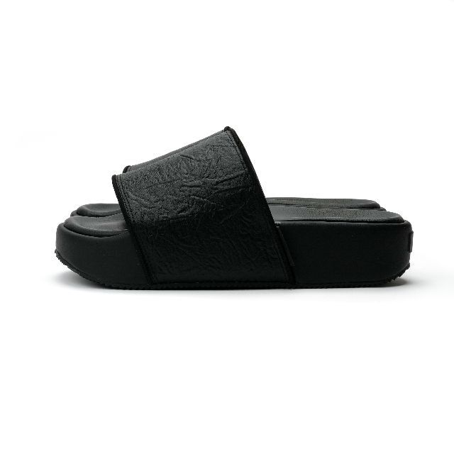 Y-3(ワイスリー)の新品 Y-3 SLIDES 26.5cm メンズの靴/シューズ(サンダル)の商品写真