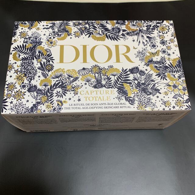 Christian Dior(クリスチャンディオール)のDior 2021クリスマス限定 空き箱 インテリア/住まい/日用品のオフィス用品(ラッピング/包装)の商品写真