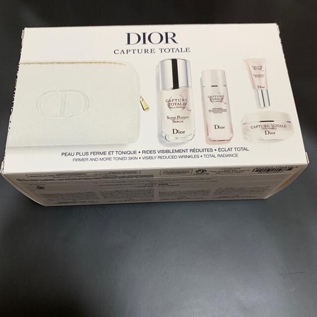 Christian Dior(クリスチャンディオール)のDior 2021クリスマス限定 空き箱 インテリア/住まい/日用品のオフィス用品(ラッピング/包装)の商品写真