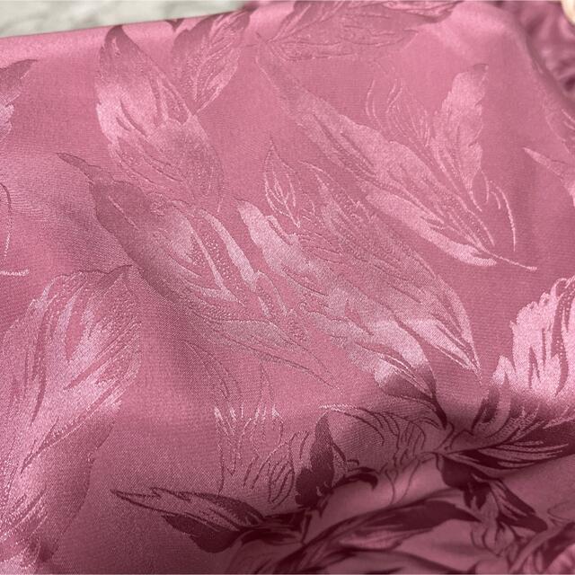 Triumph(トリンプ)のTriumph トリンプ シルク 絹 100パーセント ピンク 葉っぱ柄 レディースのルームウェア/パジャマ(パジャマ)の商品写真