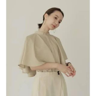 トゥデイフル(TODAYFUL)のlouren drape cape blouse beige (シャツ/ブラウス(半袖/袖なし))