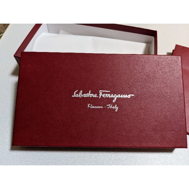 Salvatore Ferragamo(サルヴァトーレフェラガモ)のFerragamo 空箱 袋 セット レディースのバッグ(ショップ袋)の商品写真