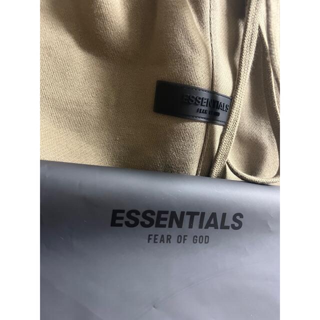 FEAR OF GOD(フィアオブゴッド)の新品 ESSENTIALS エッセンシャルス ハーフパンツ タン メンズのパンツ(その他)の商品写真