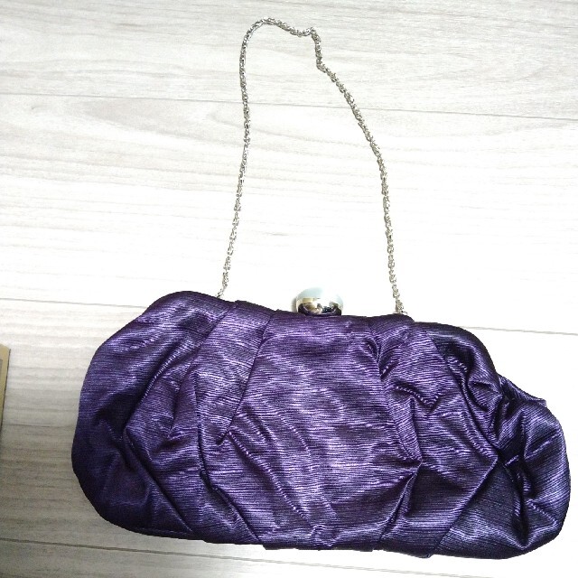 パープル　パーティーバッグ レディースのバッグ(ハンドバッグ)の商品写真