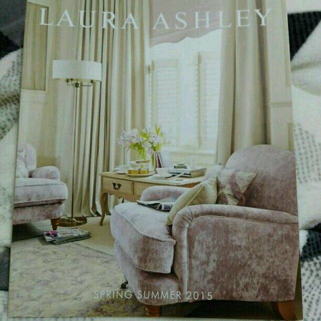 LAURA ASHLEY(ローラアシュレイ)のローラアシュレイ✿カタログ　2015春夏 エンタメ/ホビーの雑誌(ファッション)の商品写真