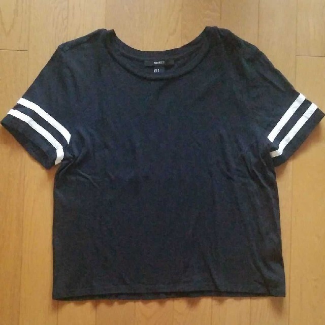 FOREVER 21(フォーエバートゥエンティーワン)のForever21  レディース Tシャツ（M）ミニクロップドTシャツ　トップス レディースのトップス(Tシャツ(半袖/袖なし))の商品写真