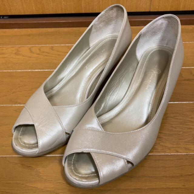 GINZA Kanematsu(ギンザカネマツ)の銀座かねまつ　ウエッジソール　パンプス　シルバー レディースの靴/シューズ(ハイヒール/パンプス)の商品写真