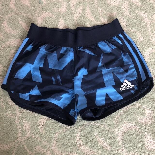 adidas(アディダス)のadidas ジョギパン キッズ/ベビー/マタニティのキッズ服女の子用(90cm~)(パンツ/スパッツ)の商品写真