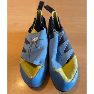 スポルティバ(LA SPORTIVA)のＭＡＤＲＯＣＫクライミングシューズ子供用US3 21cm(登山用品)