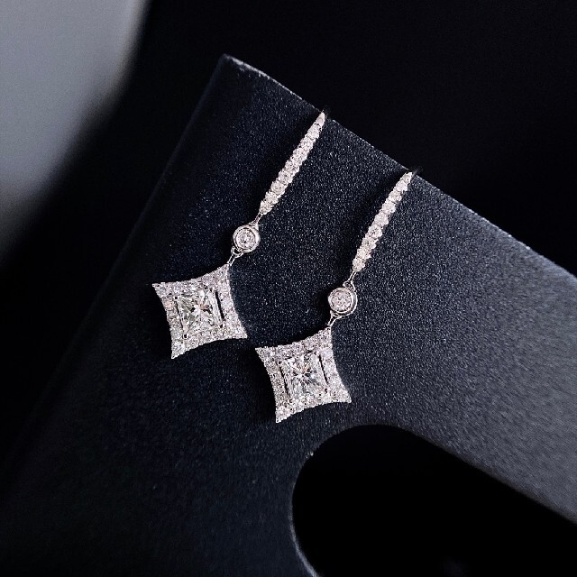 最新な 天然ダイヤモンドピアス0.68ct k18 ピアス - iracapital.com