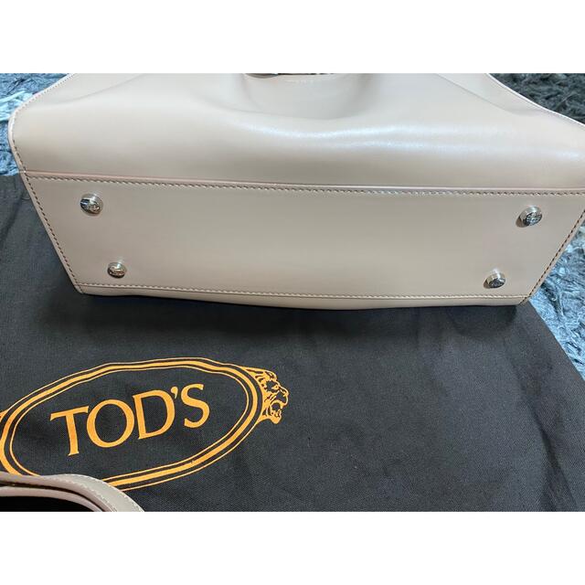 TOD'S(トッズ)のトッズ　ハンドバック　ピンクベージュ レディースのバッグ(ハンドバッグ)の商品写真