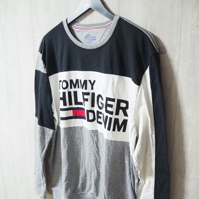 TOMMY HILFIGER(トミーヒルフィガー)のTommy Hilfiger DENIM ロゴ カラーブロックロンTシャツ 人気 メンズのトップス(Tシャツ/カットソー(七分/長袖))の商品写真