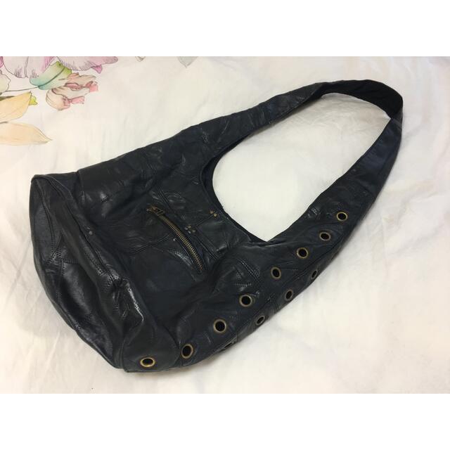 Vivienne Westwood(ヴィヴィアンウエストウッド)のunisex 革製黒いショルダーバッグ レディースのバッグ(ショルダーバッグ)の商品写真