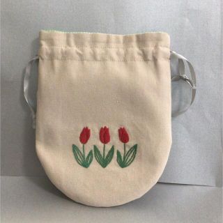 巾着ポーチ　チューリップ刺繍　巾着袋(ポーチ)