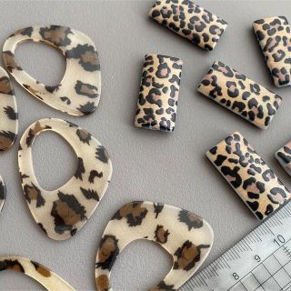 ハンドメイド　パーツ　ヒョウ柄セット　12個(各種パーツ)