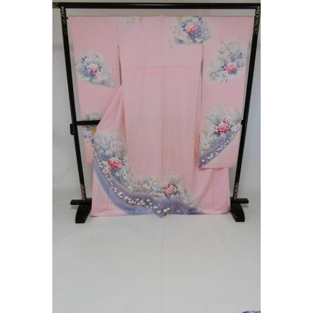 ＡＡすごく大きいサイズお仕立て上がり正絹振袖　ピンク地にバラ模様 レディースの水着/浴衣(振袖)の商品写真