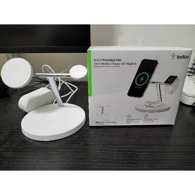 iPhone(アイフォーン)のBelkin Boost Charge Pro スマホ/家電/カメラのスマートフォン/携帯電話(バッテリー/充電器)の商品写真