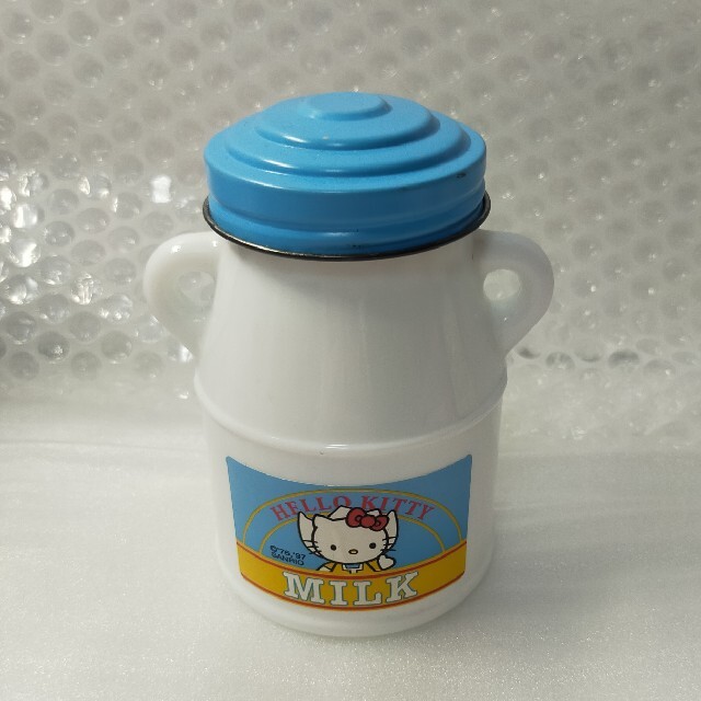 ハローキティ(ハローキティ)のサンリオ　キティ　ミルクボトル　牛乳瓶型　小物入れ　陶器製 エンタメ/ホビーのおもちゃ/ぬいぐるみ(キャラクターグッズ)の商品写真