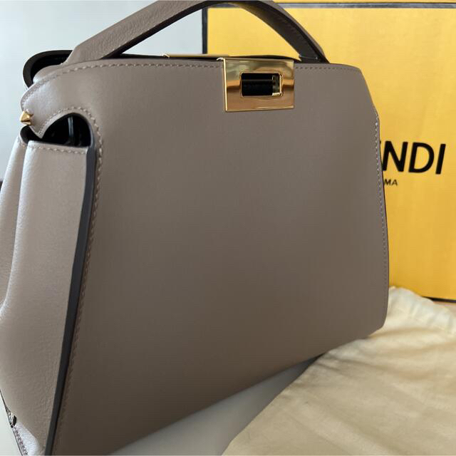 fendi フェンディ  エッセンシャリー　ピーカブー