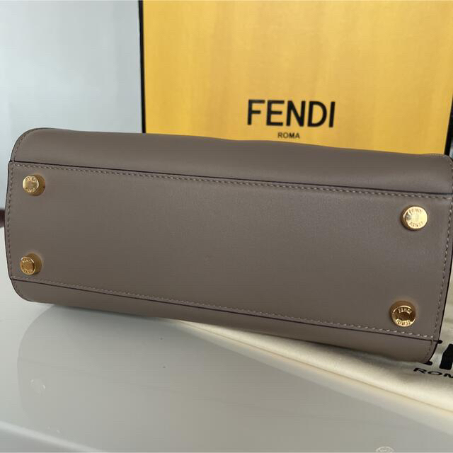 FENDI(フェンディ)のfendi フェンディ  エッセンシャリー　ピーカブー レディースのバッグ(ハンドバッグ)の商品写真