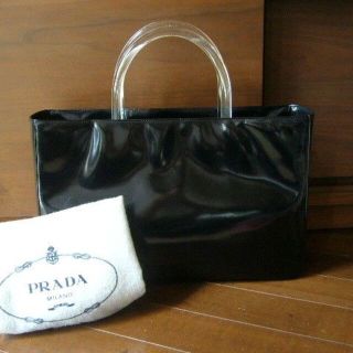 PRADA 透明バングルバッグ